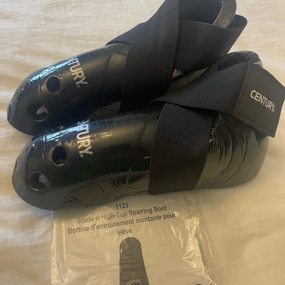 Kids karate Sparring shoes size 5/6, great condition